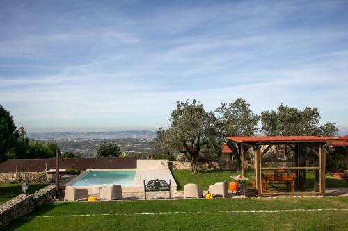 Alcobaca Bed & Breakfast | Oceanfront Relaxation at Casas da Gralha with Pool Access