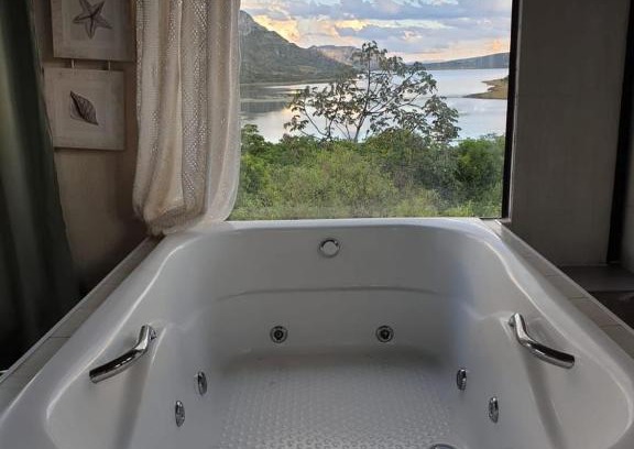 Lapinha da Serra House | Relaxing Retreat at Casas da Paty with Hot Tub & Breakfast
