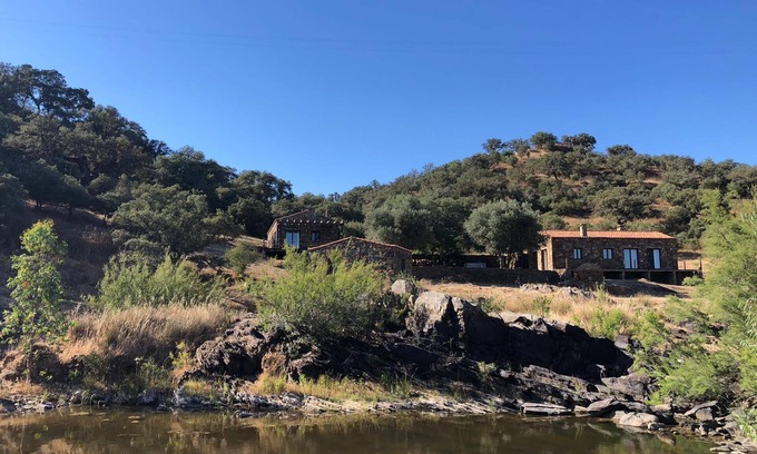 Aldeia dos Palheiros Cottage | Experience Relaxation at Casas de Campo do Castro da Cola