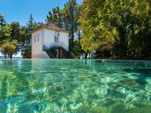 Barroselas House | Relax at Casas de Massinos: 4-Star Poolside Retreat