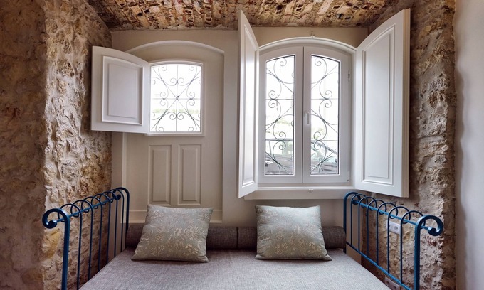 Sao Bento Apartment | Elegant Retreat at Casas de São Bento with Spa & Breakfast