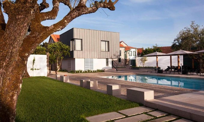 Lapa do Lobo House | Seaside Retreat at Casas do Lupo: Pet Friendly & Pool Access