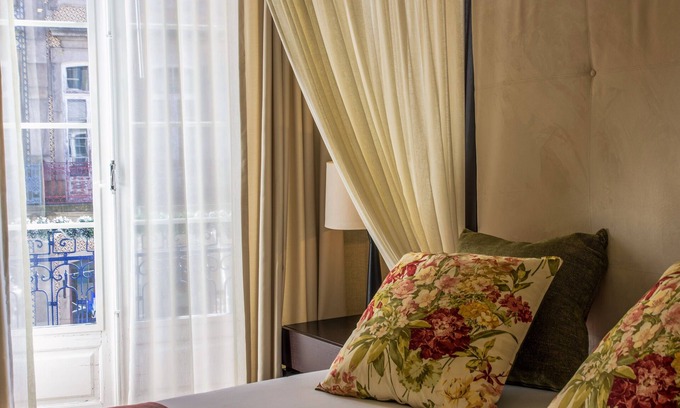 Sao Nicolau Apartment | Experience Elegance at CASAS DO PORTO - 10/10 Guest Rated