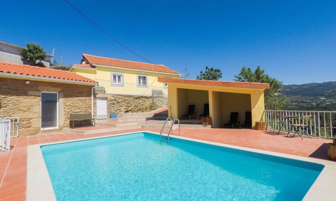 Molares House | Experience Relaxation at Casas do Vale Vila Nune