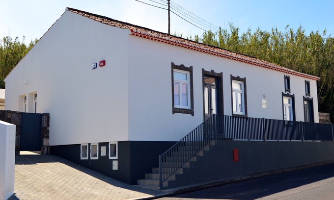Nordeste Cottage | Relaxing Retreat at Casas do Vale with Spa and Breakfast