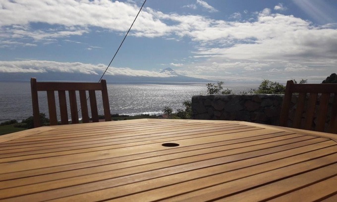 Faja dos Vimes Cottage | Guest Rated 10/10: Casas dos Vimes with Family-Friendly Amenities