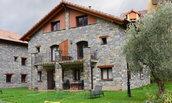 Puertolas House | Experience Ocean Views and Spa at Casas la Ribera