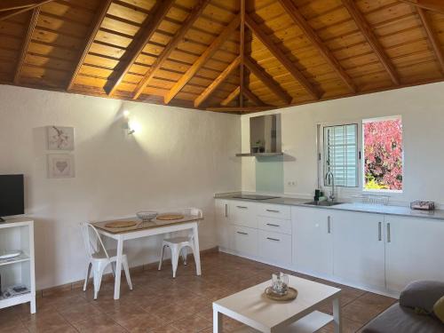 Los Llanos de Aridane House | Tranquil Casas Las Papayeras in Los Barros - Rated 8.8/10