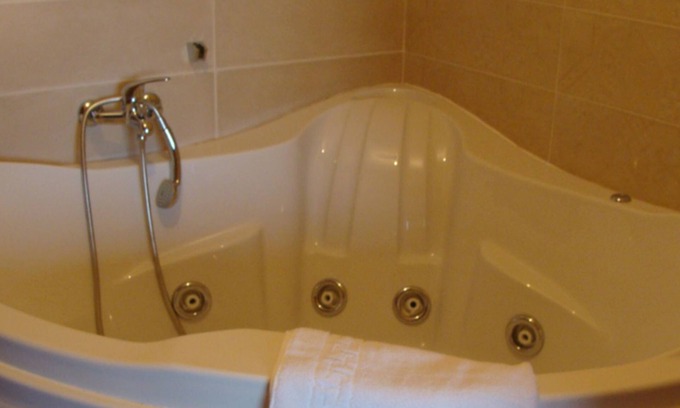 Casas del Monte Cottage | Cozy Stay at Casas Manolo with Pool and Kitchen Amenities