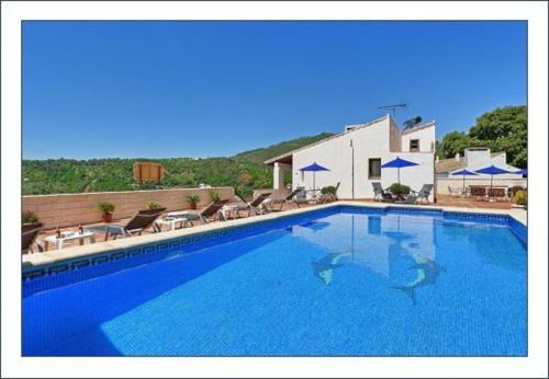 Juzcar House | Pet-Friendly Casas Rurales Juzcar Centro with Ocean Views