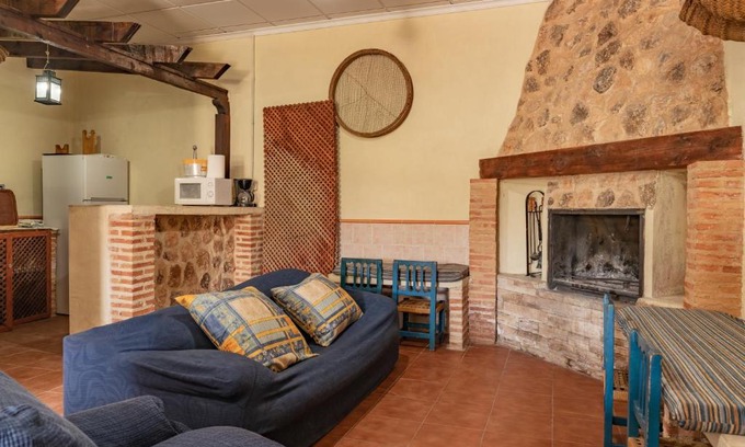 Elche De La Sierra House | Discover Pet-Friendly Comfort at Casas Rurales Los Guerrero