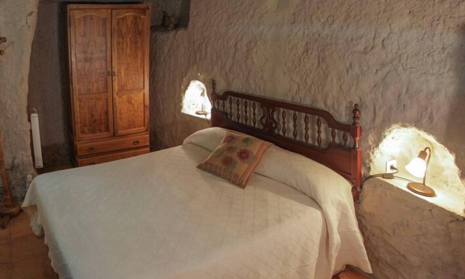 Alcala del Jucar Apartment | Relax at Casas Rurales Maribel Alcala - Pet Friendly Retreat