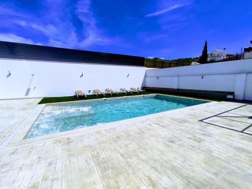 Guevejar Ski Chalet | Enjoy Pet-Friendly Comfort at Apartamento Medina Las Eras