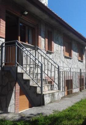 El Barraco House | Pet-Friendly Retreat at Casas Valleiruelas for Families
