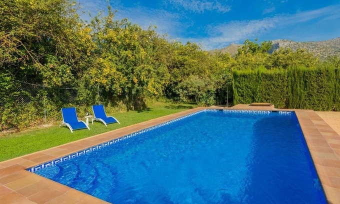 Priego de Cordoba Villa | Stunning Casateli Priego de Córdoba with Pool & Spa