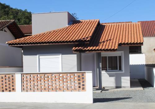 Pomerode House | Pet-Friendly Casatua: Guest Rated 10/10 with Breakfast!