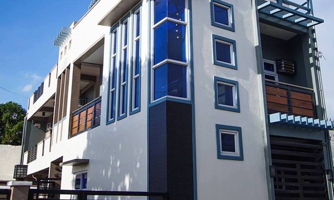 Legazpi Bed & Breakfast | Cozy Casavecino Bed & Breakfast with Family-Friendly Amenities