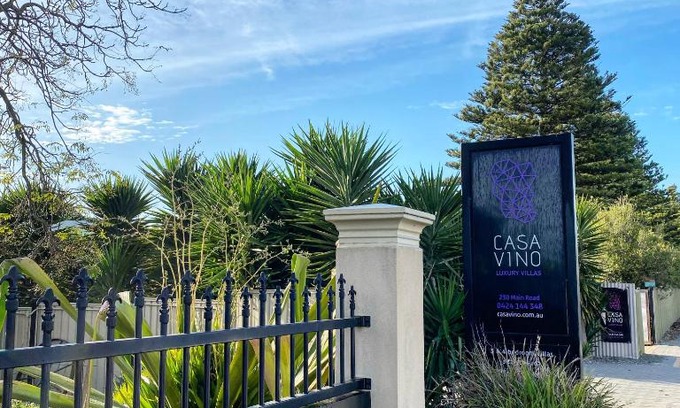 McLaren Vale Villa | Experience Casavino Villa: 4-Star Retreat with Hot Tub