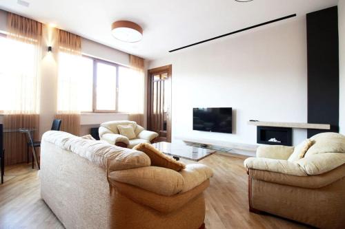 Kentron Apartment | Guest Rated 10/10 Stay at Cascad Ellite PH for Families