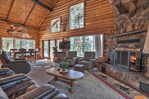 Cascade House | Cozy Cascade Cabin with Mountain Views & River Access