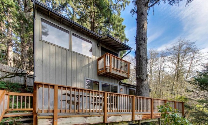 Otis House | Relaxing Cascade Head Salmon River Getaway with Pool