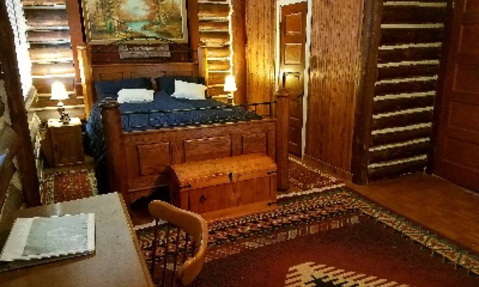Colorado Springs Cabin | Cozy Cascade Log Cabin with Breakfast & Family Amenities