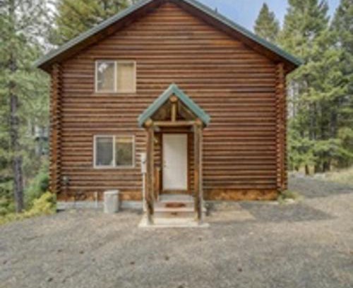 Cascade House | Cozy Cascade Log Cabin: Ideal for Family Getaways