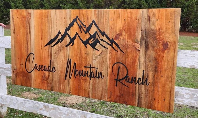 Grants Pass Cabin | Explore the Family-Friendly Cascade Mountain Ranch Retreat