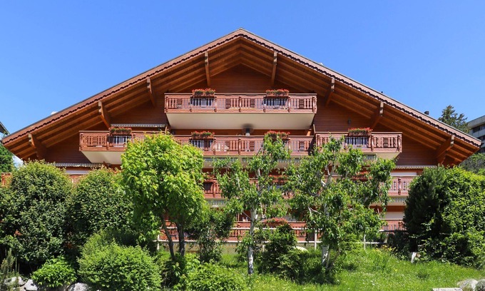 Randogne Apartment | Discover Cascade d'Eden: Top-Rated Lake View Retreat