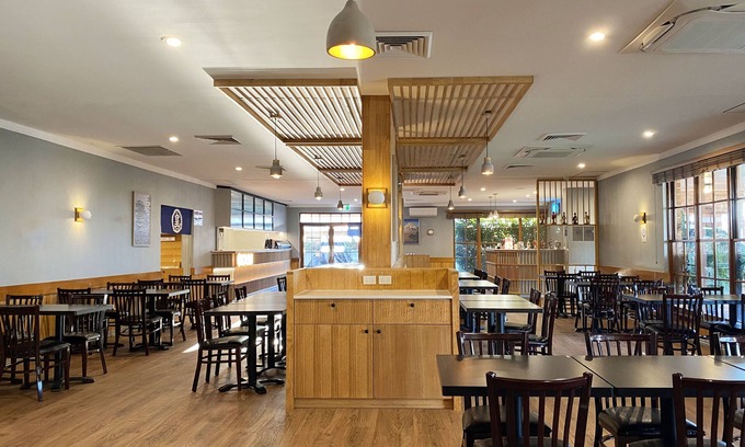 Dubbo Hotel | Comfortable Stay at Cascades Motor Inn with Pool & Dining