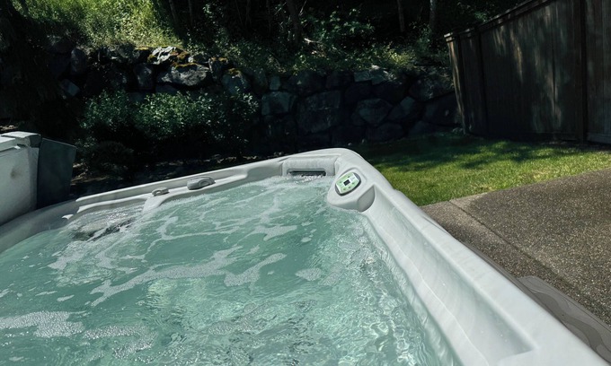 Snoqualmie Ridge House | Serene Cascades Retreat with Hot Tub & Breakfast Included