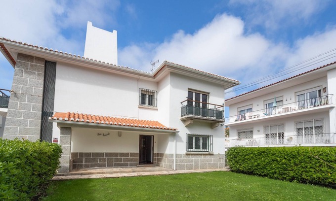 Cascais Villa | Discover Villa Jacarandá T5: Oceanfront Bliss Awaits