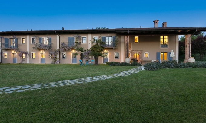 La Morra House | Inviting Cascina Arcangelo Raffaele with Pool & Ocean View