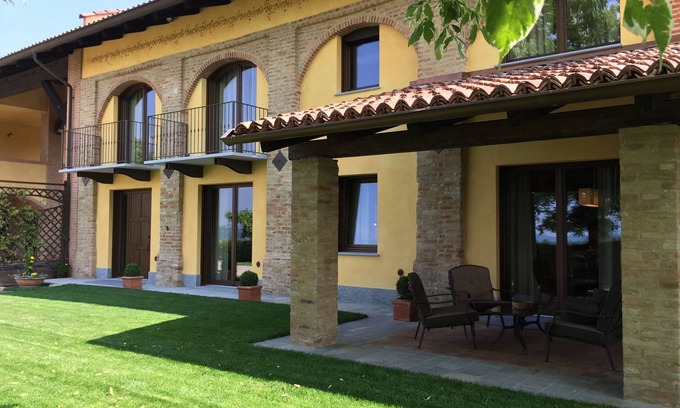 Guarene House | Guest Rated 10/10: Cascina Cortine with Spa & Breakfast