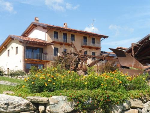 Roppolo House | Explore Cascina Coste: Family-Friendly Retreat with Hot Tub