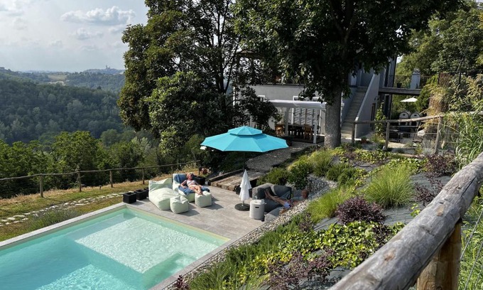 Montaldo Scarampi Bed & Breakfast | Indulge in Cascina GianTino G A Y - ONLY Suite with Ocean View