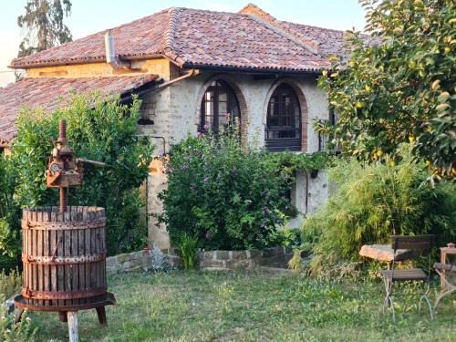 Cossano Belbo Bed & Breakfast | Relax at Cascina IL SOGNO: Oceanfront & Pet Friendly Retreat