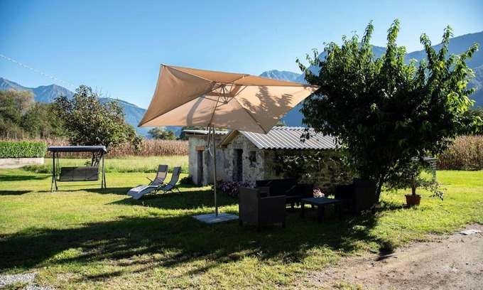 Samolaco House | Highly Rated Cascina Pirondini: Family-Friendly Getaway