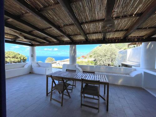 Malfa House | Discover Case a Malfa - Alba & Rosina, Isola Salina