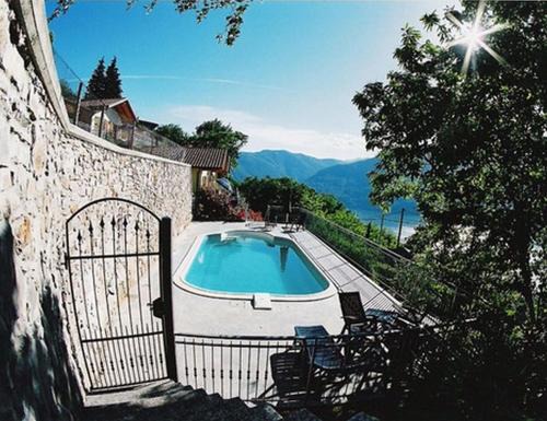 Tronzano Lago Maggiore House | Discover Case Bellissime: Family-Friendly with Pool Access