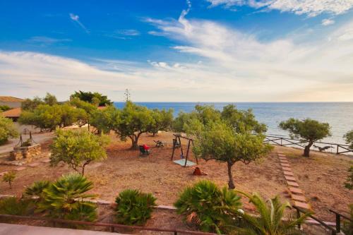 Sciacca House | Case Bongiovi: Pet Friendly Retreat with Ocean Views