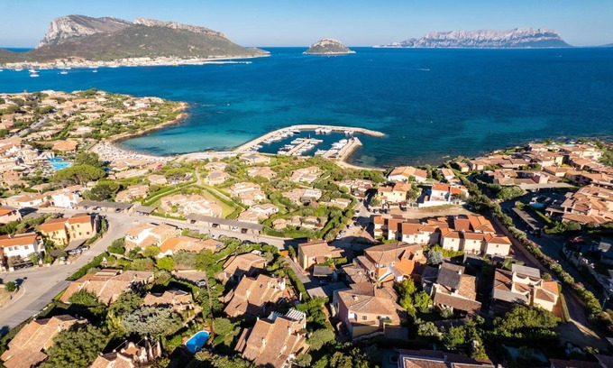 Baia Caddinas Apartment | Top-Rated CASE DEL GOLFO - Family & Pet-Friendly Retreat