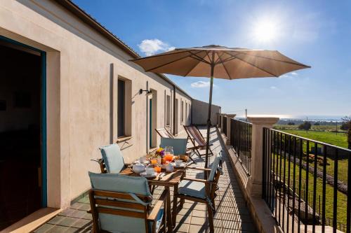 Santa Croce Camerina Apartment | Top-Rated Case Malavilla: Oceanfront Retreat Awaits