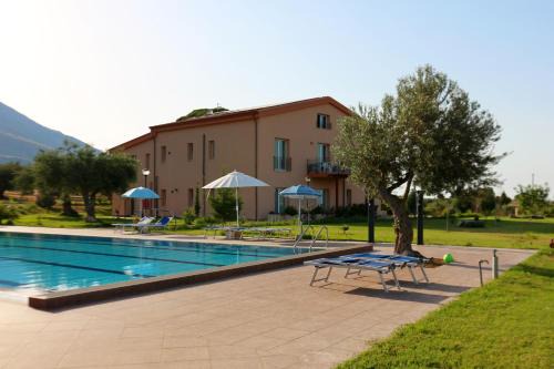 Altavilla Milicia Apartment | Discover Case Mistretta: Oceanfront Bliss with High Ratings