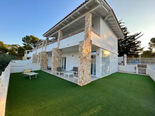 Porto Pino Apartment | Pet-Friendly Retreat at Case Vacanze "Bianco Mare" - 9/10