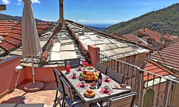Villa Faraldi Apartment | Beautiful La Ginestra at Case Vacanze Borgo Faraldi