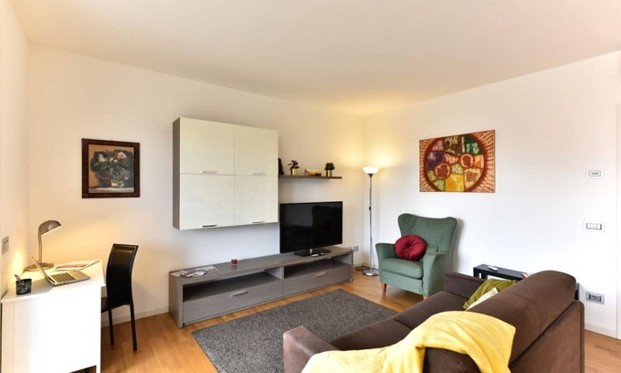 Cernusco sul Naviglio Apartment | Bright Bilo with Balcony at CaseOspitali - Pet Friendly Stay