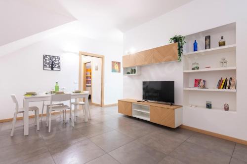 Cernusco sul Naviglio Apartment | Historic CASA KLIMT - Elegant 2-Bedroom for 4 Guests