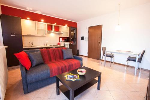 Vimodrone Apartment | Family-Friendly Retreat Near San Raffaele - CaseOspitali