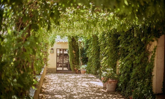 Valverde del Majano Hotel | Relax at Caserío de Lobones: 5-Star Spa & Family Friendly